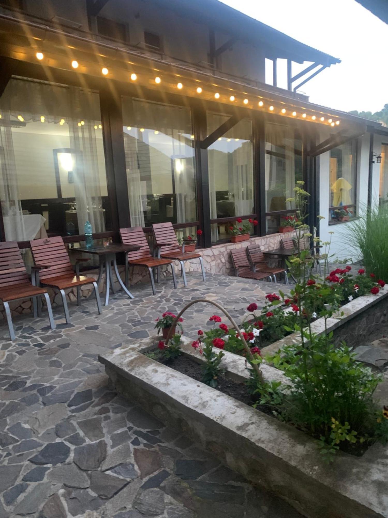 Hotel No Comment Rustic Curtea de Argeş Exterior foto